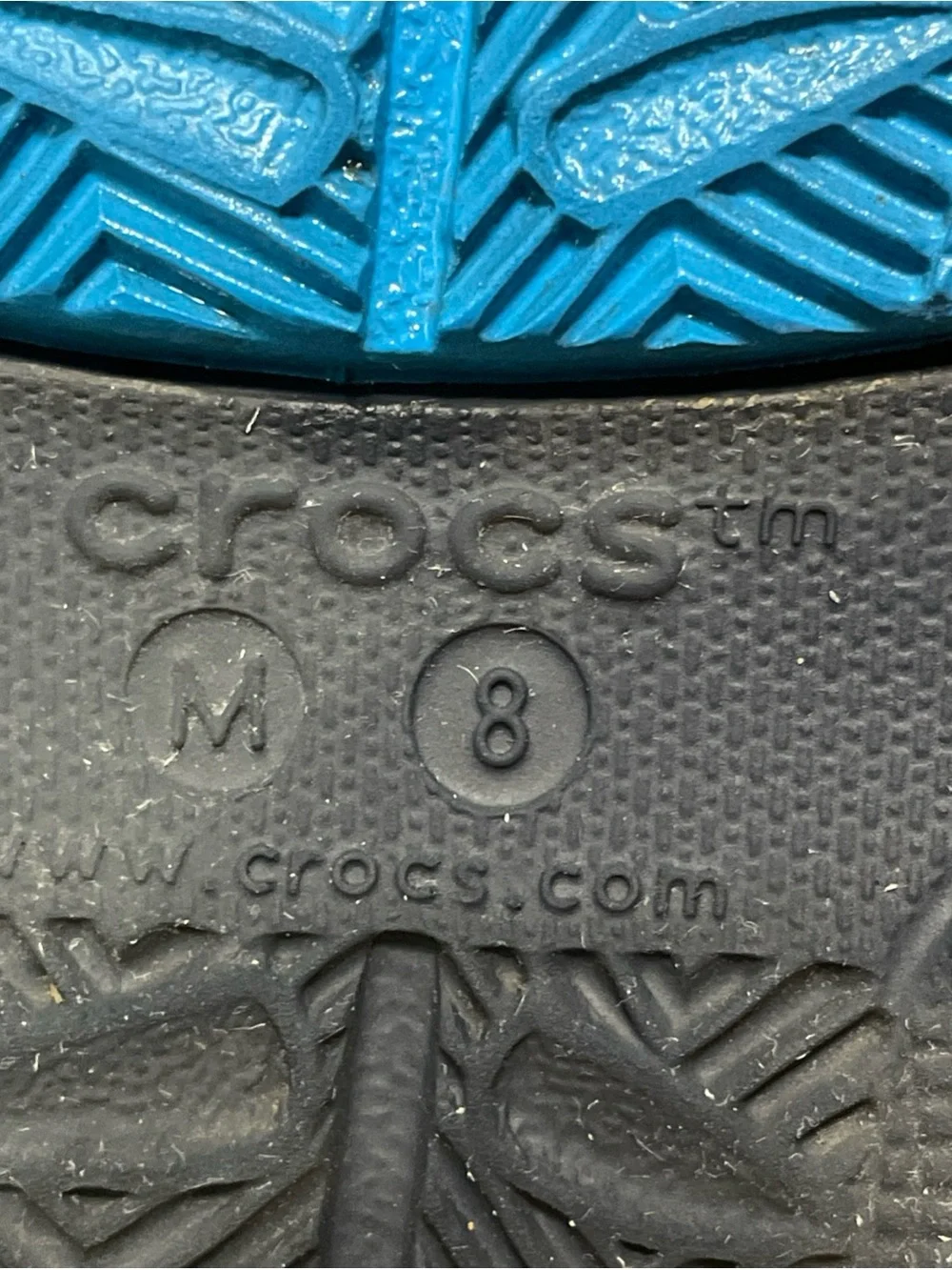 Crocs Men's Swiftwater Graphic Clogs in a blue and navy marble pattern Size 8.